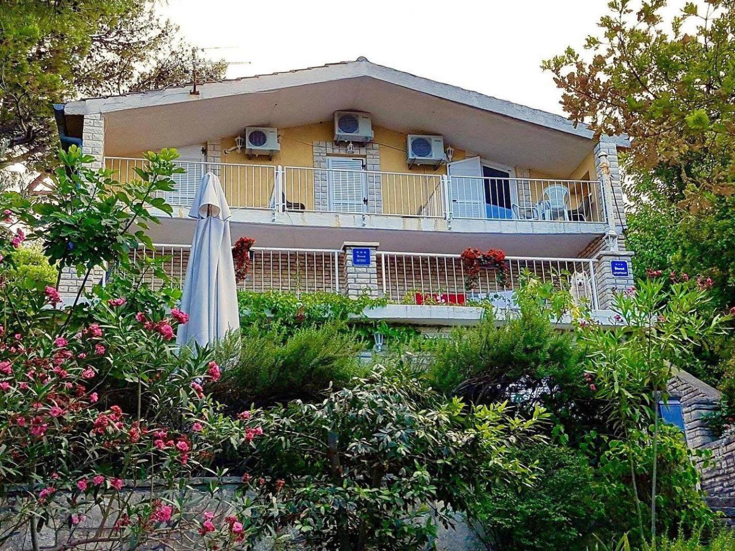 Apartmani Lidija Karin Donji Donji Karin Экстерьер фото